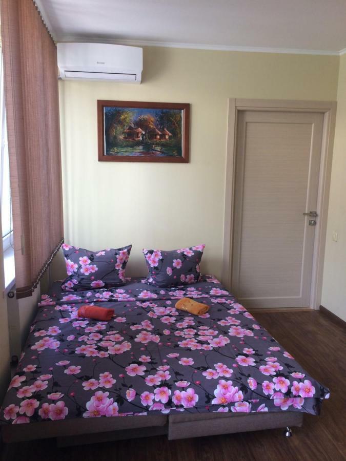 Room In The Guest House Odessa Exterior photo